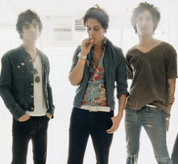 Το Μάρτιο κυκλοφορεί τελικά το νέο album των Strokes 