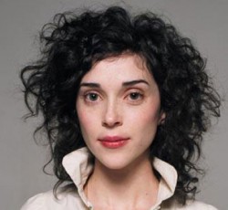 50-λεπτη εμφάνιση της St. Vincent στην εκπομπή του David Letterman (video) 