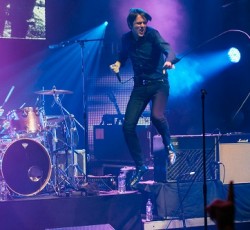 Τί προσπαθούν να μας πουν οι Suede; 