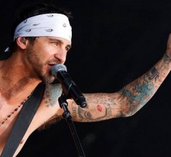 Οι Godsmack διακόπτουν συναυλία εξαιτίας αδιαθεσίας του τραγουδιστή τους 