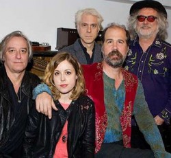 Και ο Krist Novoselic στο νέο group του Peter Buck 