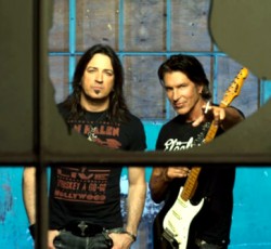 Ακούστε 2 τραγούδια από διαφορετικά projects του George Lynch 