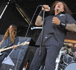 Εσπευσμένη αποχώρηση του μπασίστα των Testament από την περιοδεία 