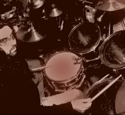 Έφυγε από τη ζωή ο Θάνος Παπαποστόλου (Vavoura Band) 