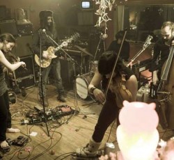 Ντοκιμαντέρ για τις μπάντες που περιοδεύουν, με αντικείμενο τους Thee Silver Mt Zion 