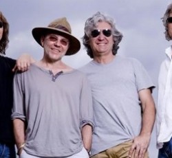 Περιοδεία από πρώην μέλη των Dire Straits υπό την επωνυμία The Straits 