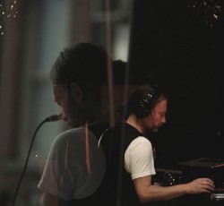 Οι Atoms For Peace γράφουν μουσική για τον οίκο μόδας Rag & Bone / Ακούστε το κομμάτι 