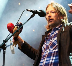Ο Thom Yorke παίζει νέα κομμάτια των Radiohead (video)