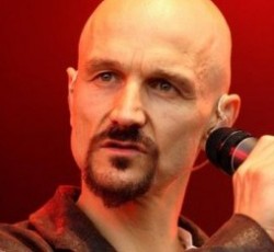Ο Tim Booth θα γυρίσει το νέο του video στην Αθήνα 