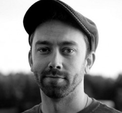 Ο Tim McIlrath (Rise Against) διασκευάζει ακουστικά το "Civil War" των Guns N' Roses (audio) 