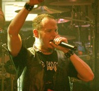 Ο Doogie White εγκαταλείπει τον Malmsteen και ο Ripper αναλαμβάνει δράση... 