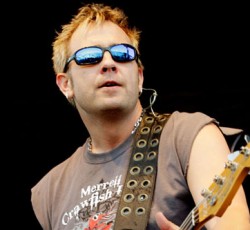 Μπλεξίματα για τον μπασίστα των 3 Doors Down 