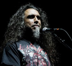 «Και οι μισοί Slayer, είναι ακόμα Slayer» 