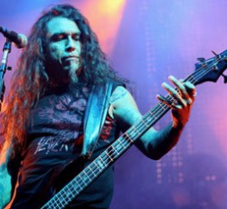 Tom Araya (Slayer): «Το "Lulu" ήταν μια προσπάθεια των Metallica να το παίξουν cool» 