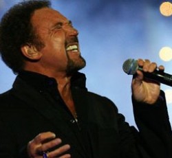 Tom Jones: «Θα ηχογραφήσω με τους Killers» 