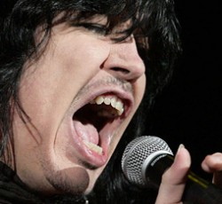 Τον πρώτο solo του δίσκο ετοιμάζει ο frontman των Cinderella 