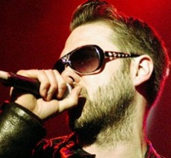 Tom Meighan (Kasabian): «Οι οπαδοί των U2 ακούνε μόνο ένα συγκρότημα» 