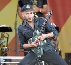 Ο Tom Morello δίνει συμβουλές πρωταθλητισμού στους Chicago Cubs 