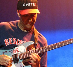 Ένα ιδιαίτερο ντοκιμαντέρ από τον Tom Morello και με ελληνικό ενδιαφέρον 