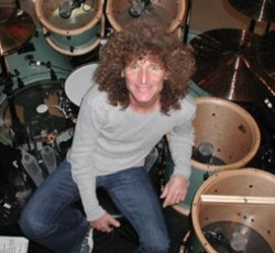 Ο Tommy Aldridge επιστρέφει πίσω από το drum kit των Whitesnake 