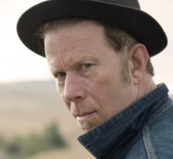 Ο Tom Waits θυμάται τον Captain Beefheart 