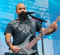 Στους Fear Factory o Τony Campos 