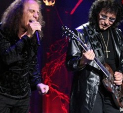 Tony Iommi: «Θρήνησα πολύ το χαμό του Ronnie»
