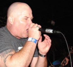 Νεκρός ο πρώην τραγουδιστής των Twisted Tower Dire 