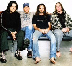 Καπνός στον ορίζοντα των... Tool 