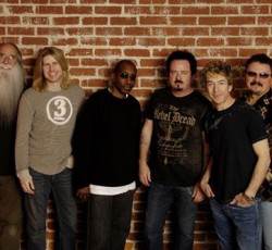 Παρελθόν ο Simon Phillips από τους Toto 