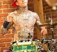 Σε κρίσιμη αλλά σταθερή κατάσταση ο πρώην drummer των Blink 182, μετά από αεροπορικό ατύχημα 