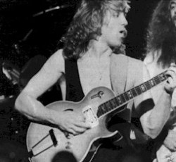 Van Halen μαζί με Triumph το 2011; 