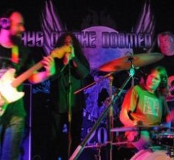 Ξανά μαζί επί σκηνής βρέθηκαν τα αρχικά μέλη των Trouble 