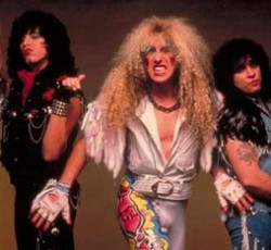 Κυκλοφορεί εκ νέου με επιπλέον υλικό το "Under The Blade" των Twisted Sister 