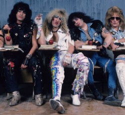 Ταινία με τα πρώτα βήματα των Twisted Sister (;) 