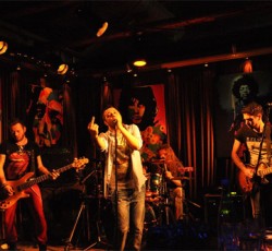 Ακούστε το πρώτο single από τον νέο δίσκο των U.N. 