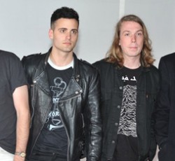 Οι The Vaccines «πετούν» την Rita Ora από την πρώτη θέση των βρετανικών charts 