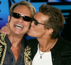 Ο David Lee Roth «ρίχνει φως» στις ακυρώσεις συναυλιών των Van Halen 