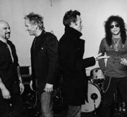 Μέσα στη βδομάδα ο «εκλεκτός» των Velvet Revolver; 