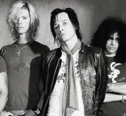 Ο Slash διαψεύδει στα ίσια τον Scott Weiland 