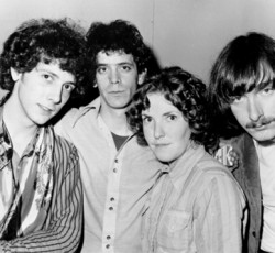 Aκούστε μια διαφορετική εκτέλεση του "I'm Waiting For The Man" των Velvet Underground 