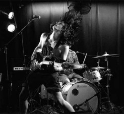 Οι Verticoli μας συστήνονται με το βίντεο του "Happiness" 