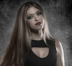 Η Βίκυ Ψαράκη νέα τραγουδίστρια στους Καναδούς The Agonist 