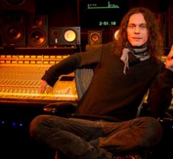 Τον Απρίλιο η δισκογραφική επιστροφή των ΗΙΜ 