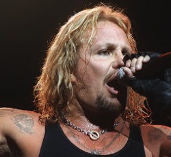Πρόωρη αποφυλάκιση για τον Vince Neil