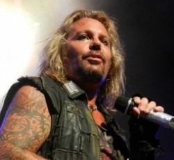 Ένοχος στις κατηγορίες βίαιης συμπεριφοράς ο Vince Neil 