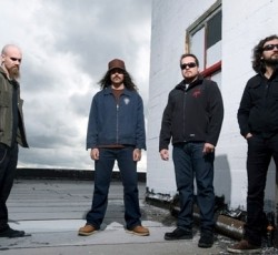 Οι Vista Chino (με πρώην μέλη των Kyuss) παρουσιάζουν ένα νέο τραγούδι τους 