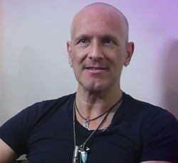 Νικητής στη μάχη με τον καρκίνο ο Vivian Campbell 