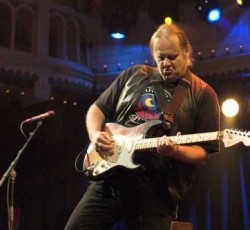 Συγκινητική η οικονομική ανταπόκριση στην περιπέτεια υγείας του Walter Trout 