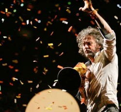 Φάρσα το νέο album των Flaming Lips που ακούγεται ταυτόχρονα με το "Dark Side Of Τhe Moon"